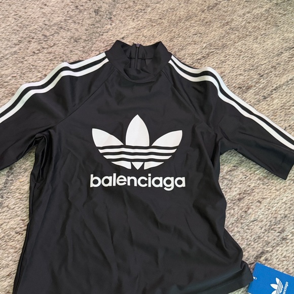 BALENCIAGA
X Adidas Top - Picture 6 of 7